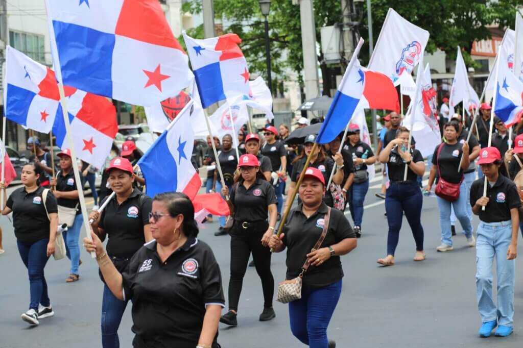 Marcha del 1 de mayo en la Ciudad de  Panamá en defensa de derechos laborales y la soberanía nacional
