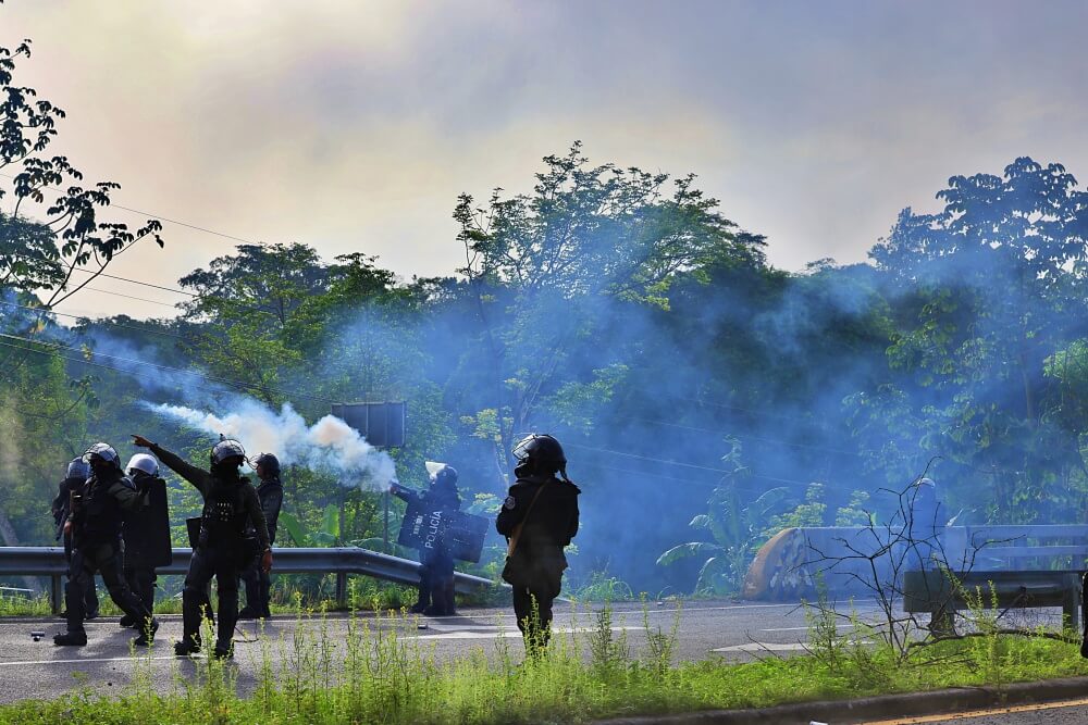 Entre gases y traiciones: la dignidad en resistencia [Análisis]