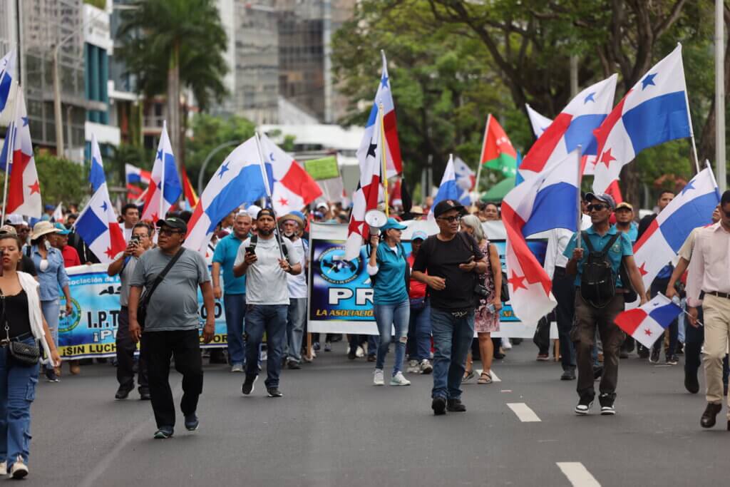 Separaciones, recortes y multas: el precio de la protesta docente en Panamá
