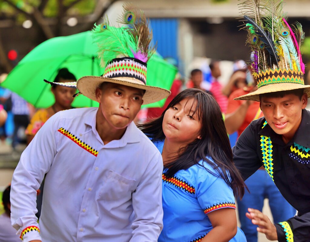 De los pueblos originarios panameños a los pueblos telúricos mapuches
