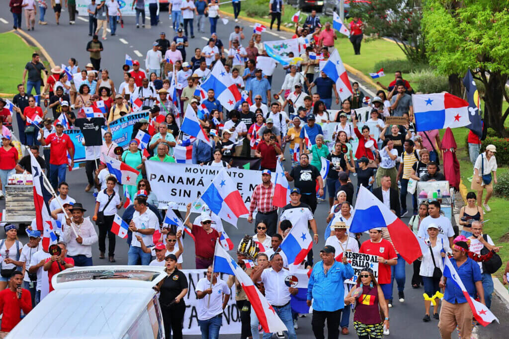 Dos marchas, una misma exigencia en Panamá: no a la mina y al embalse de Río Indio